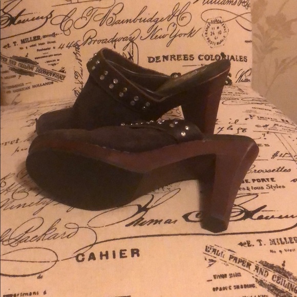 Shoes - Picture 3 of 8